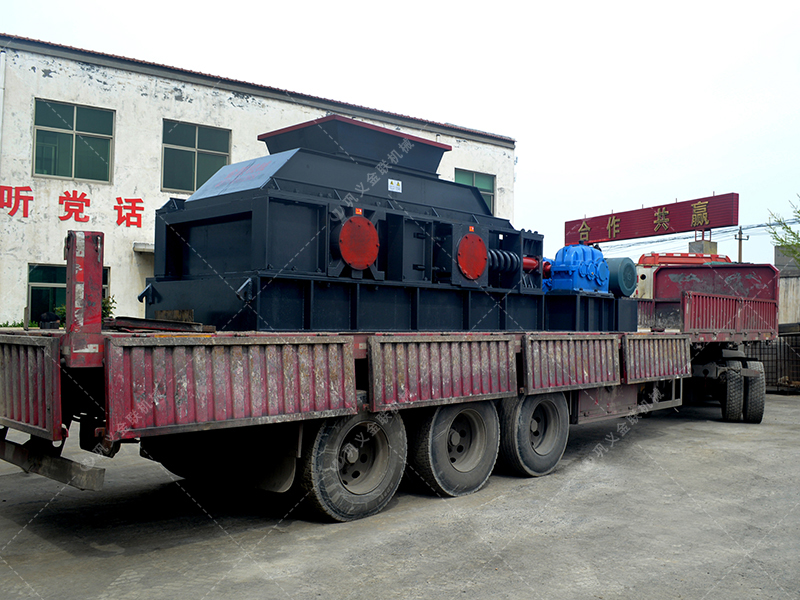 時(shí)產(chǎn)100噸瓜米石對輥制砂機(jī)多少錢？