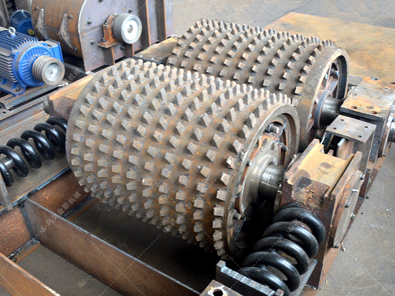 為何越來越多的礦山選擇雙齒輥而非顎式破碎機(jī)?這3點(diǎn)很關(guān)鍵! 為何越來越多的礦山選擇雙齒輥而非顎式破碎機(jī)?這3點(diǎn)很關(guān)鍵!