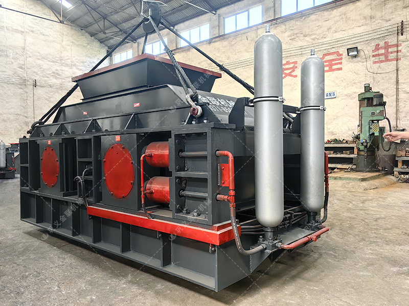 時產(chǎn)100噸和200噸的石灰石生產(chǎn)線,選擇的液壓對輥制砂機(jī)有何不同? 時產(chǎn)100噸和200噸的石灰石生產(chǎn)線,選擇的液壓對輥制砂機(jī)有何不同?